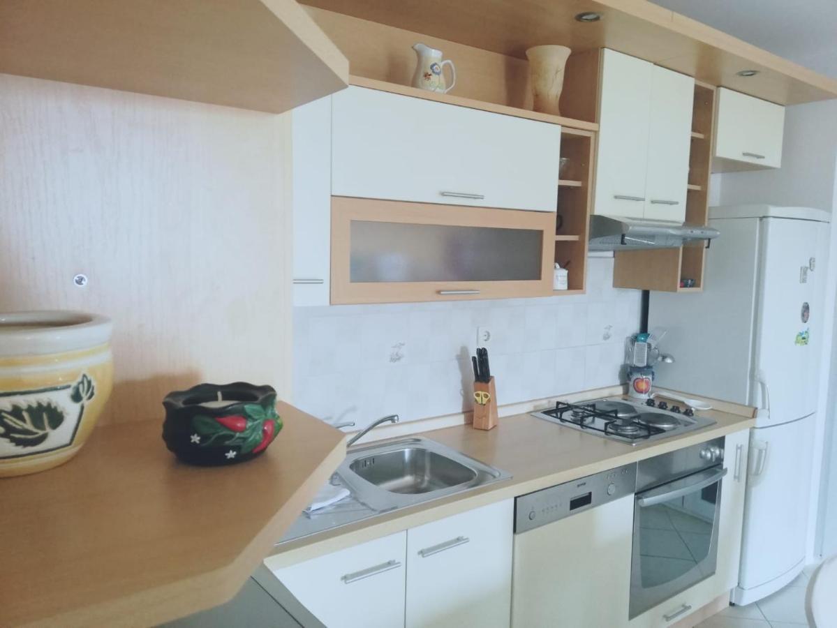 Apartment Mia - Spacious Apartment On 85 M2 With Beautiful Sea View Trogir Kültér fotó
