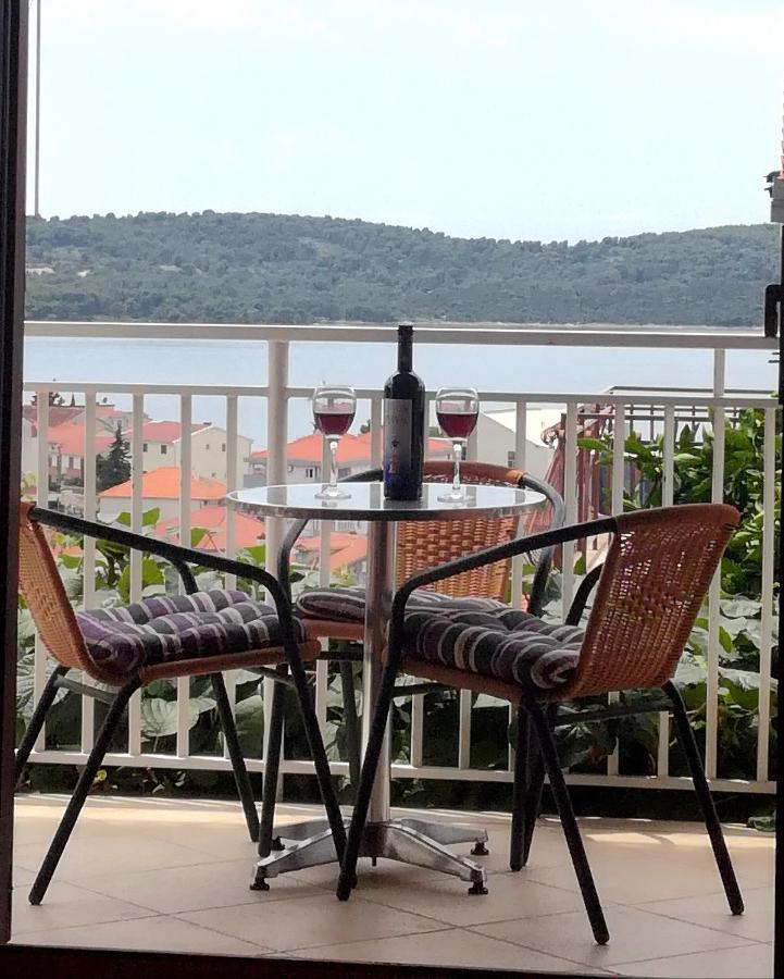 Apartment Mia - Spacious Apartment On 85 M2 With Beautiful Sea View Trogir Kültér fotó