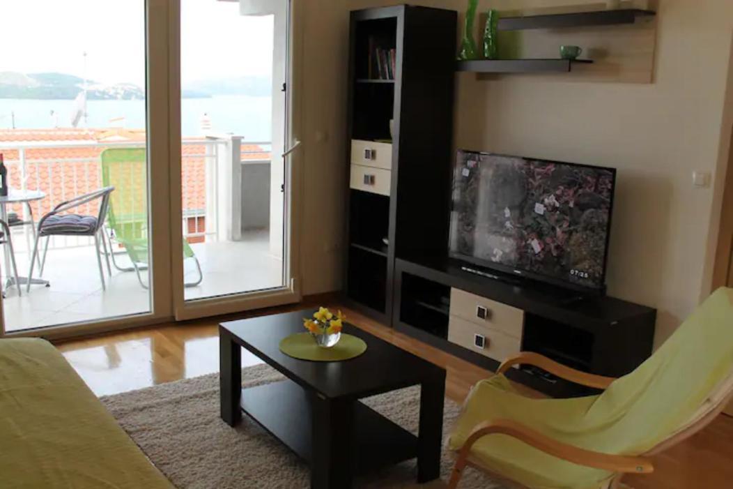Apartment Mia - Spacious Apartment On 85 M2 With Beautiful Sea View Trogir Kültér fotó