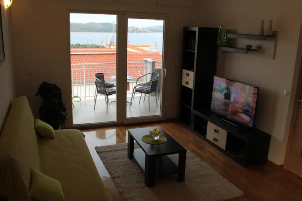 Apartment Mia - Spacious Apartment On 85 M2 With Beautiful Sea View Trogir Kültér fotó