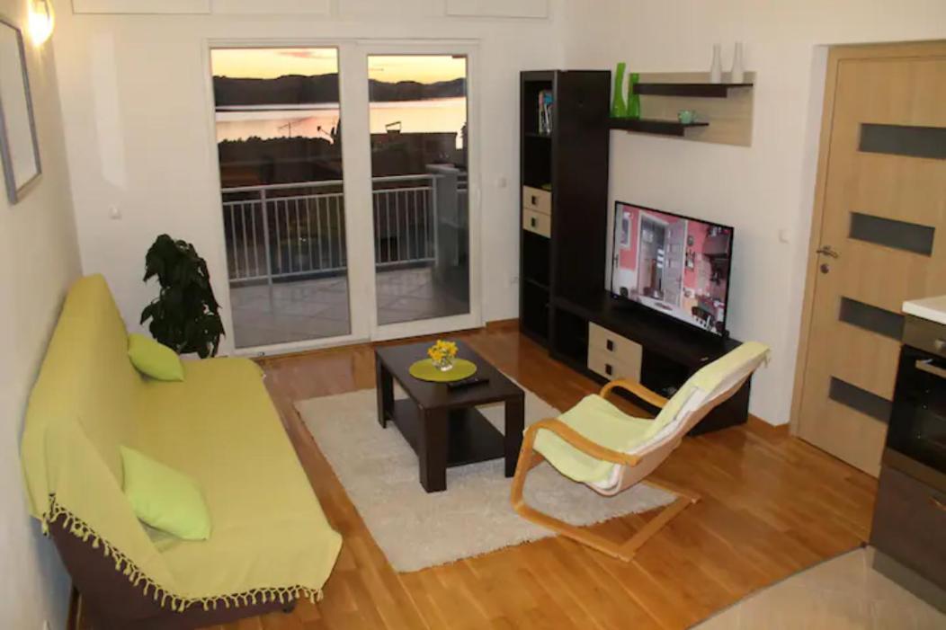 Apartment Mia - Spacious Apartment On 85 M2 With Beautiful Sea View Trogir Kültér fotó