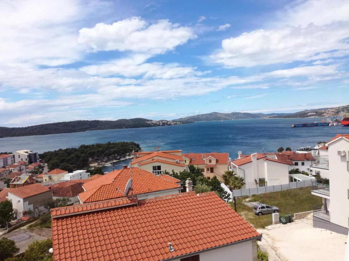 Apartment Mia - Spacious Apartment On 85 M2 With Beautiful Sea View Trogir Kültér fotó