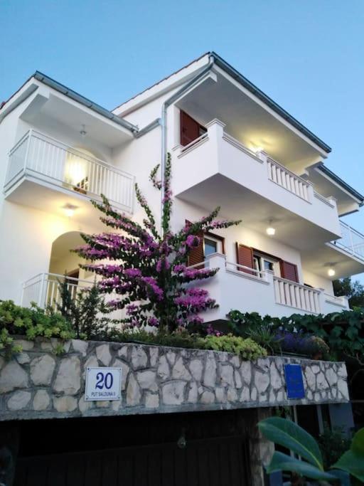 Apartment Mia - Spacious Apartment On 85 M2 With Beautiful Sea View Trogir Kültér fotó