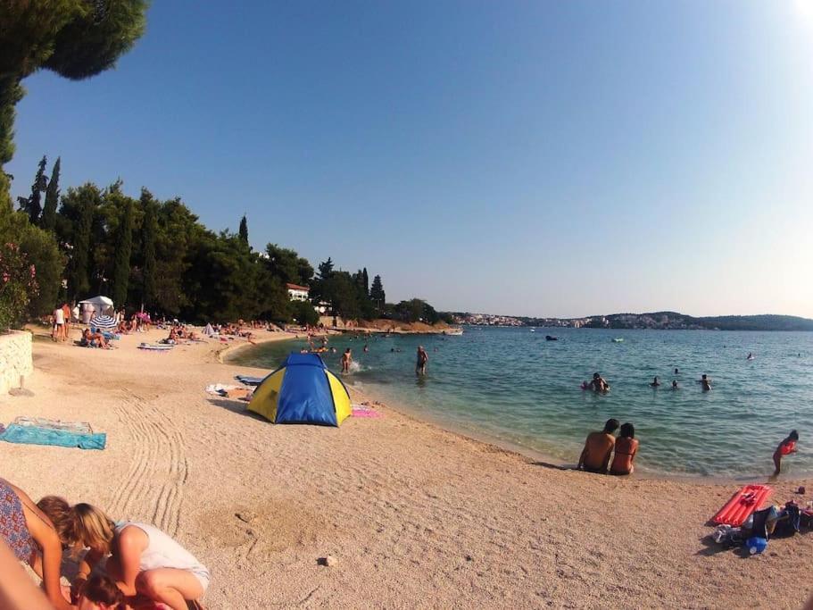 Apartment Mia - Spacious Apartment On 85 M2 With Beautiful Sea View Trogir Kültér fotó