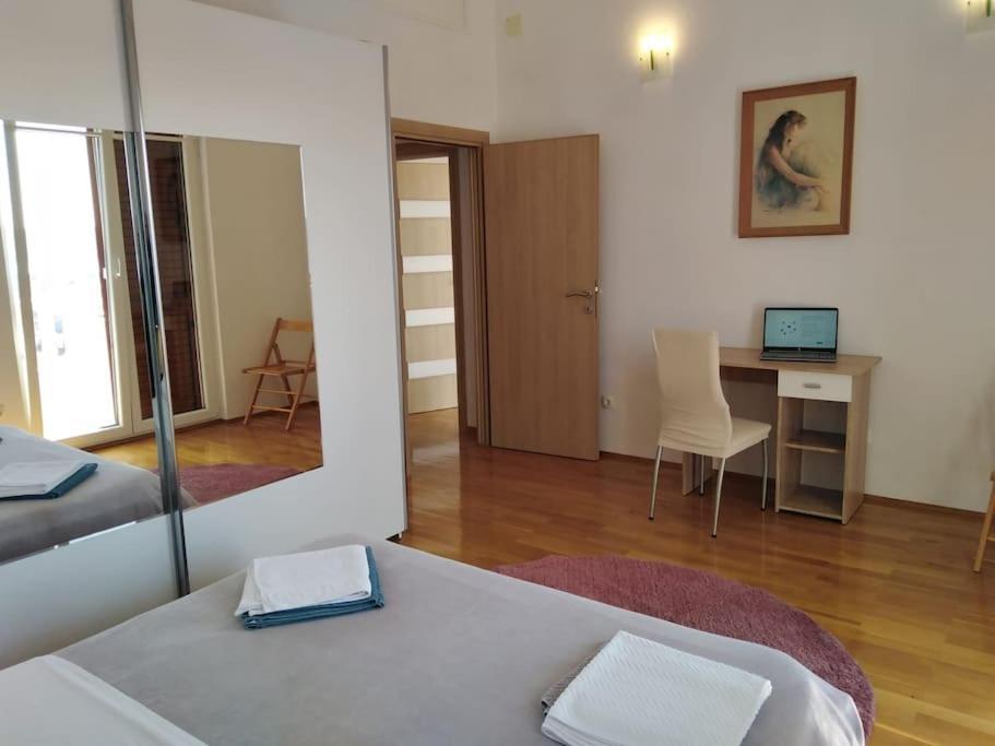 Apartment Mia - Spacious Apartment On 85 M2 With Beautiful Sea View Trogir Kültér fotó