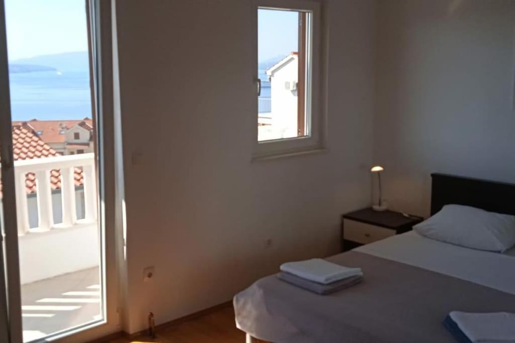 Apartment Mia - Spacious Apartment On 85 M2 With Beautiful Sea View Trogir Kültér fotó