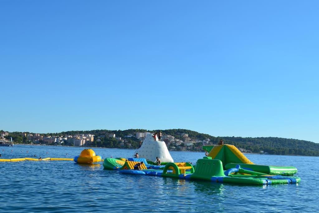 Apartment Mia - Spacious Apartment On 85 M2 With Beautiful Sea View Trogir Kültér fotó