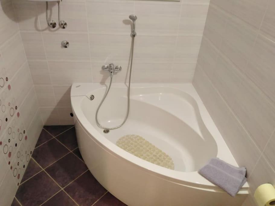 Apartment Mia - Spacious Apartment On 85 M2 With Beautiful Sea View Trogir Kültér fotó
