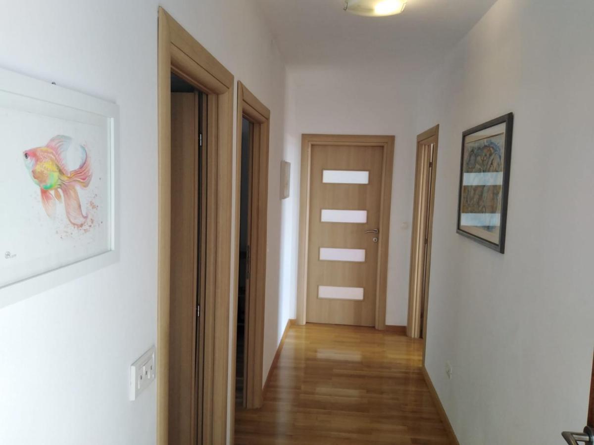 Apartment Mia - Spacious Apartment On 85 M2 With Beautiful Sea View Trogir Kültér fotó