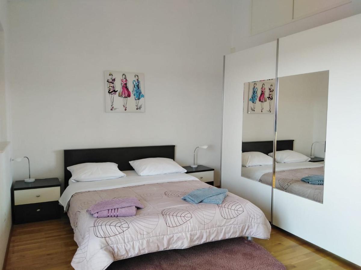 Apartment Mia - Spacious Apartment On 85 M2 With Beautiful Sea View Trogir Kültér fotó