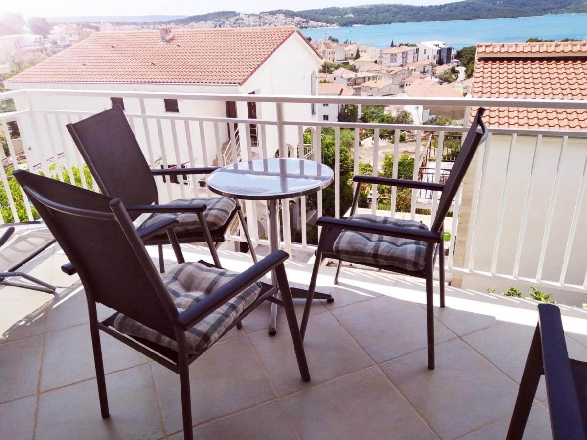 Apartment Mia - Spacious Apartment On 85 M2 With Beautiful Sea View Trogir Kültér fotó