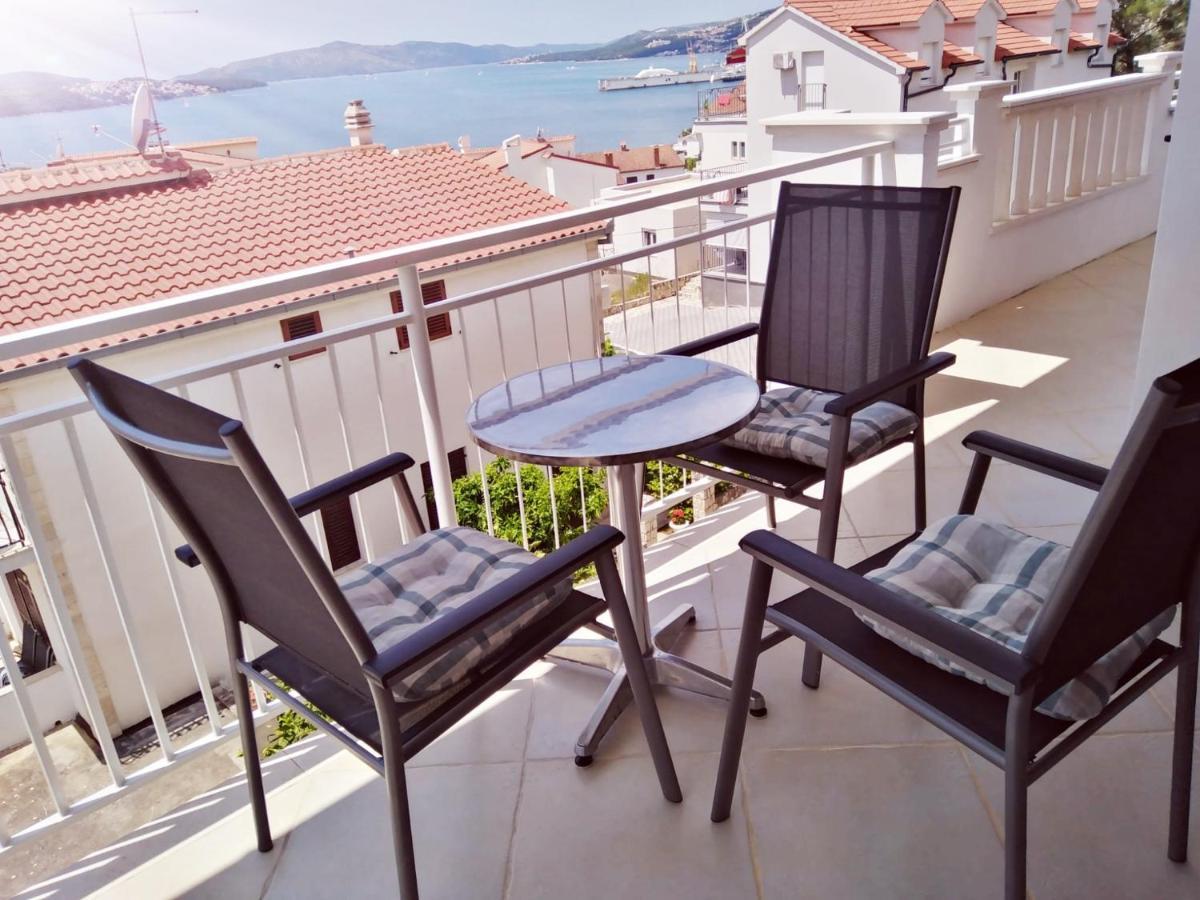 Apartment Mia - Spacious Apartment On 85 M2 With Beautiful Sea View Trogir Kültér fotó