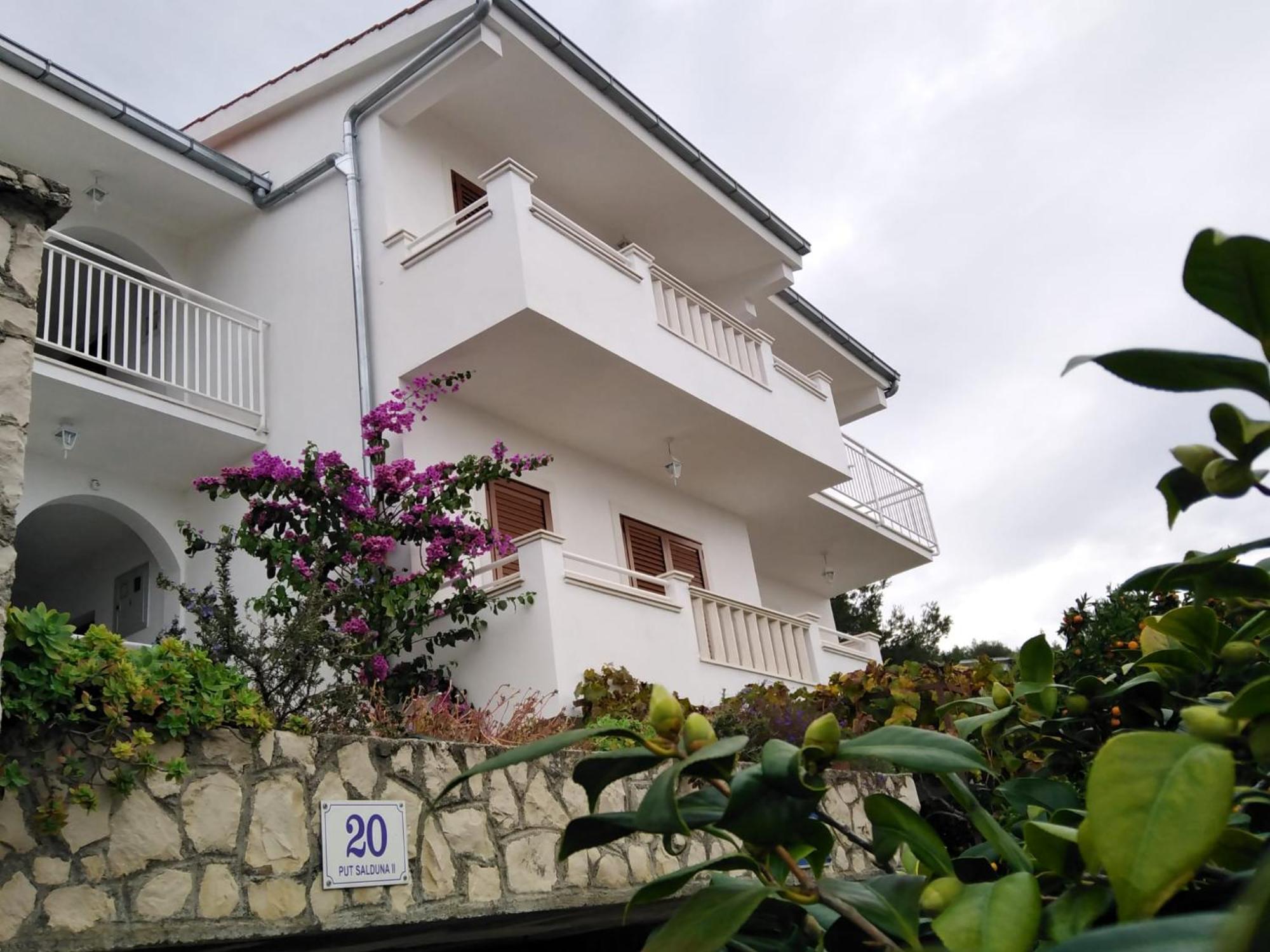 Apartment Mia - Spacious Apartment On 85 M2 With Beautiful Sea View Trogir Kültér fotó