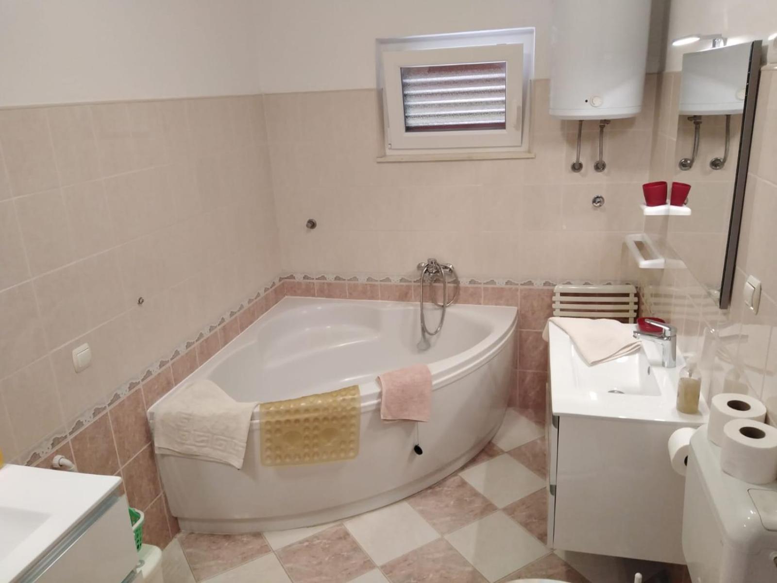 Apartment Mia - Spacious Apartment On 85 M2 With Beautiful Sea View Trogir Kültér fotó