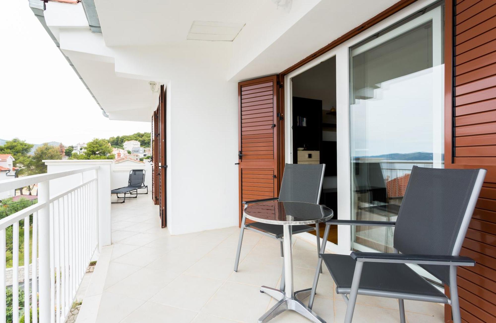 Apartment Mia - Spacious Apartment On 85 M2 With Beautiful Sea View Trogir Kültér fotó