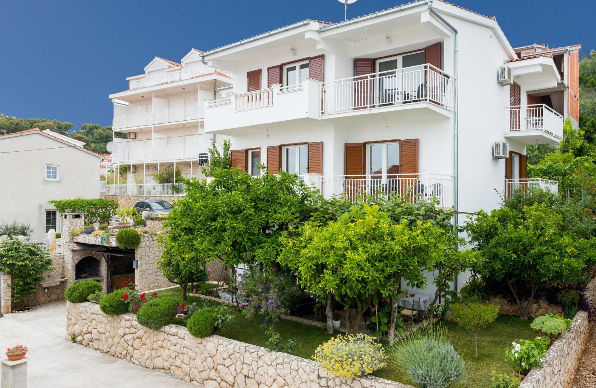 Apartment Mia - Spacious Apartment On 85 M2 With Beautiful Sea View Trogir Kültér fotó