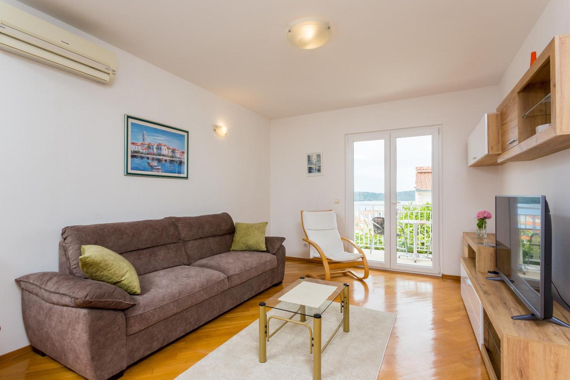 Apartment Mia - Spacious Apartment On 85 M2 With Beautiful Sea View Trogir Kültér fotó