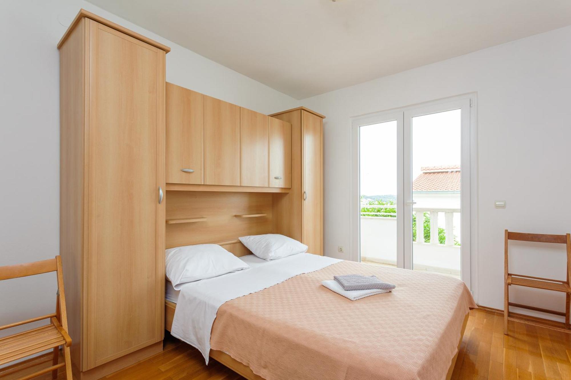 Apartment Mia - Spacious Apartment On 85 M2 With Beautiful Sea View Trogir Kültér fotó