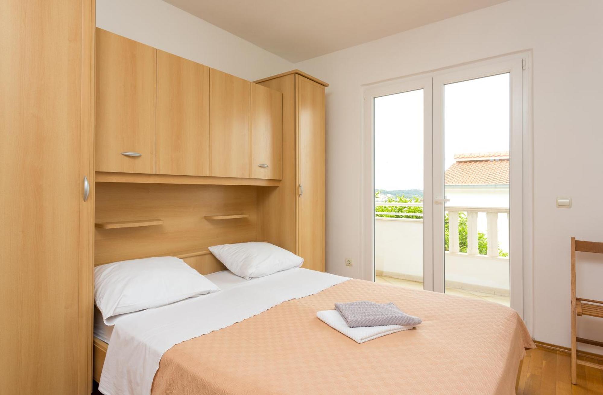 Apartment Mia - Spacious Apartment On 85 M2 With Beautiful Sea View Trogir Kültér fotó