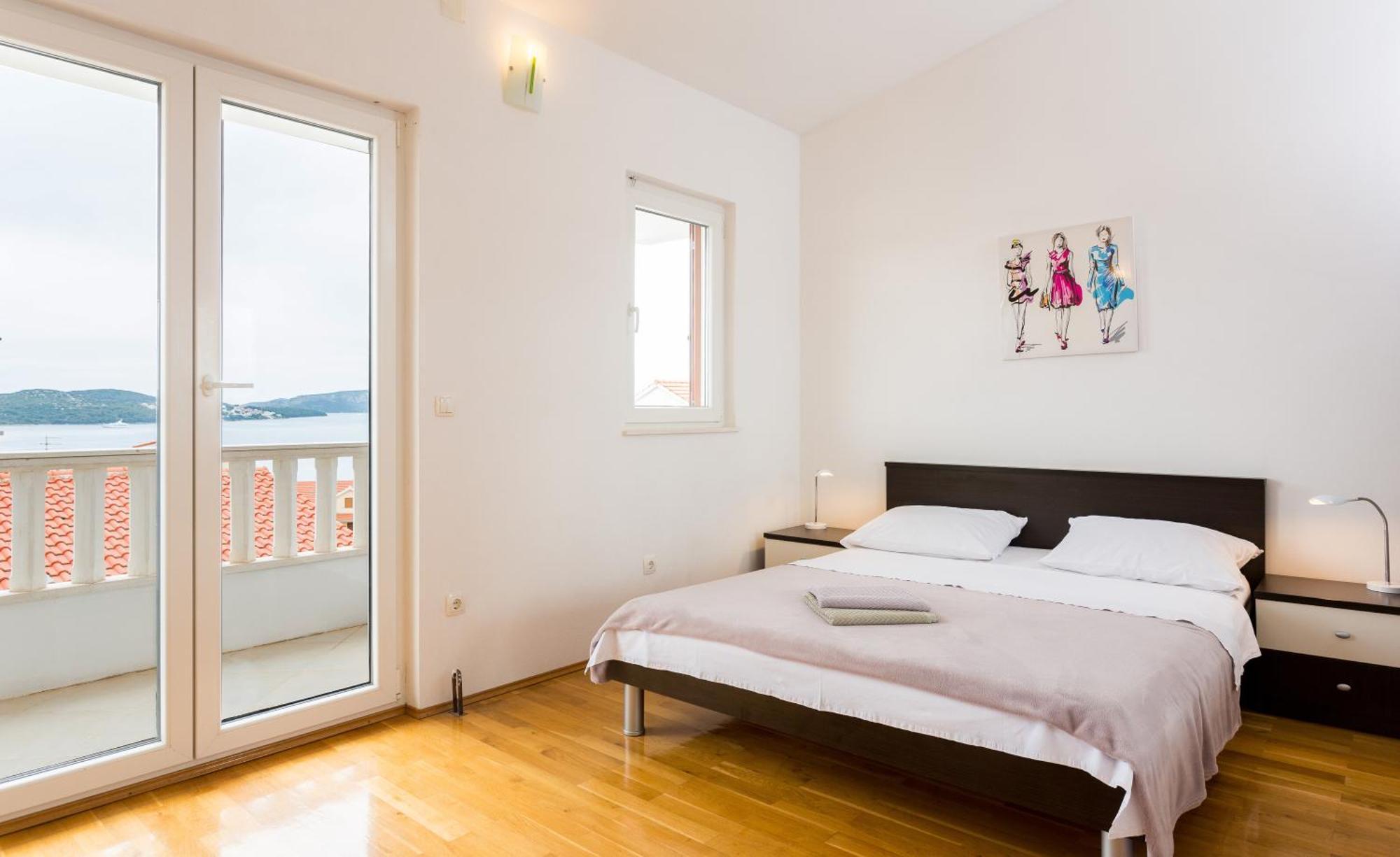 Apartment Mia - Spacious Apartment On 85 M2 With Beautiful Sea View Trogir Kültér fotó