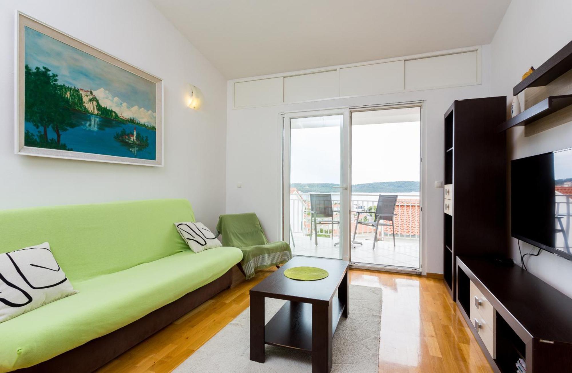 Apartment Mia - Spacious Apartment On 85 M2 With Beautiful Sea View Trogir Kültér fotó