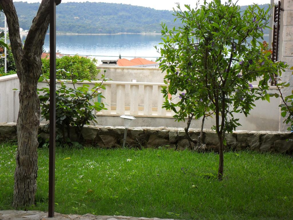 Apartment Mia - Spacious Apartment On 85 M2 With Beautiful Sea View Trogir Kültér fotó